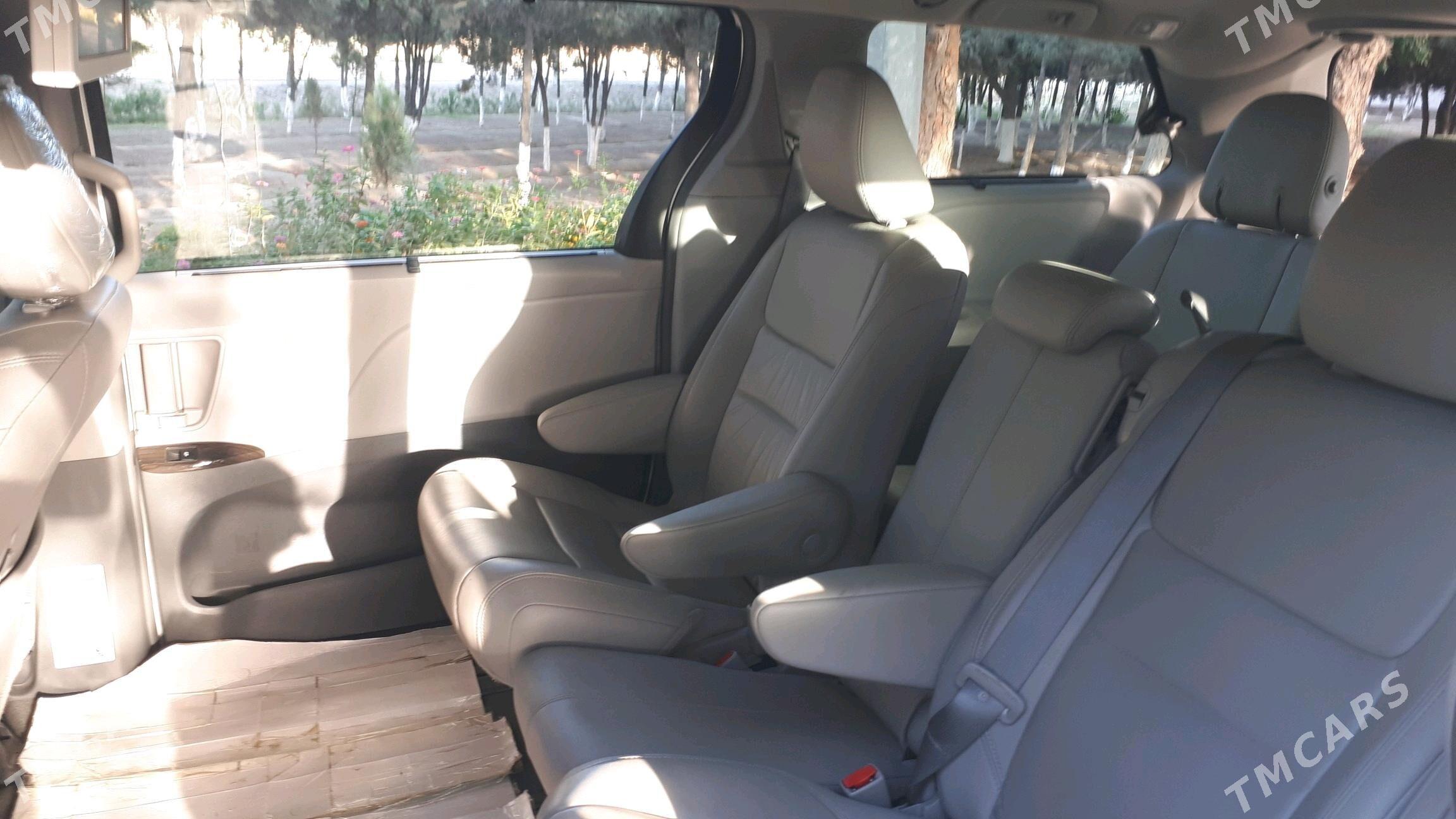 Toyota Sienna 2018 - 550 000 TMT - Мары - img 5