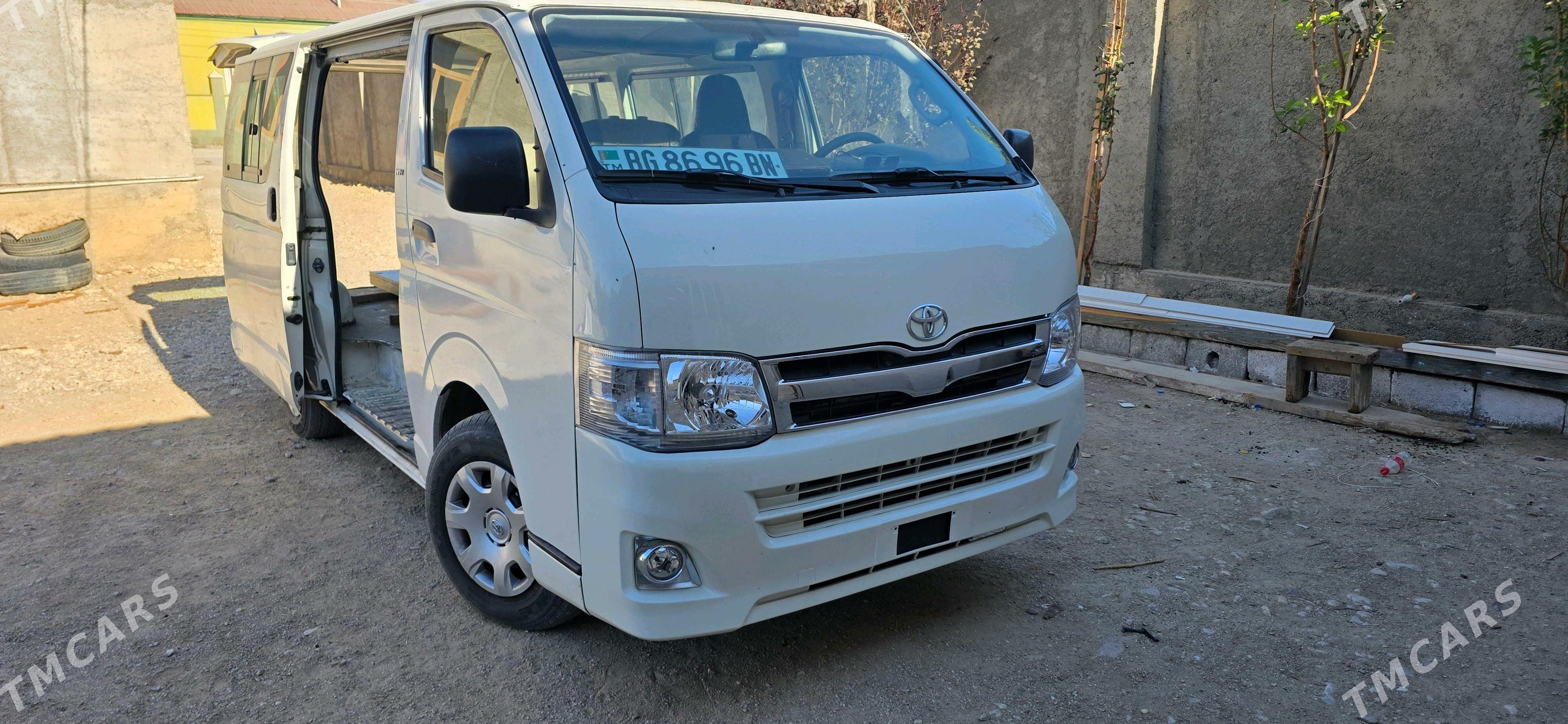 Toyota Hiace 2006 - 190 000 TMT - Балканабат - img 1