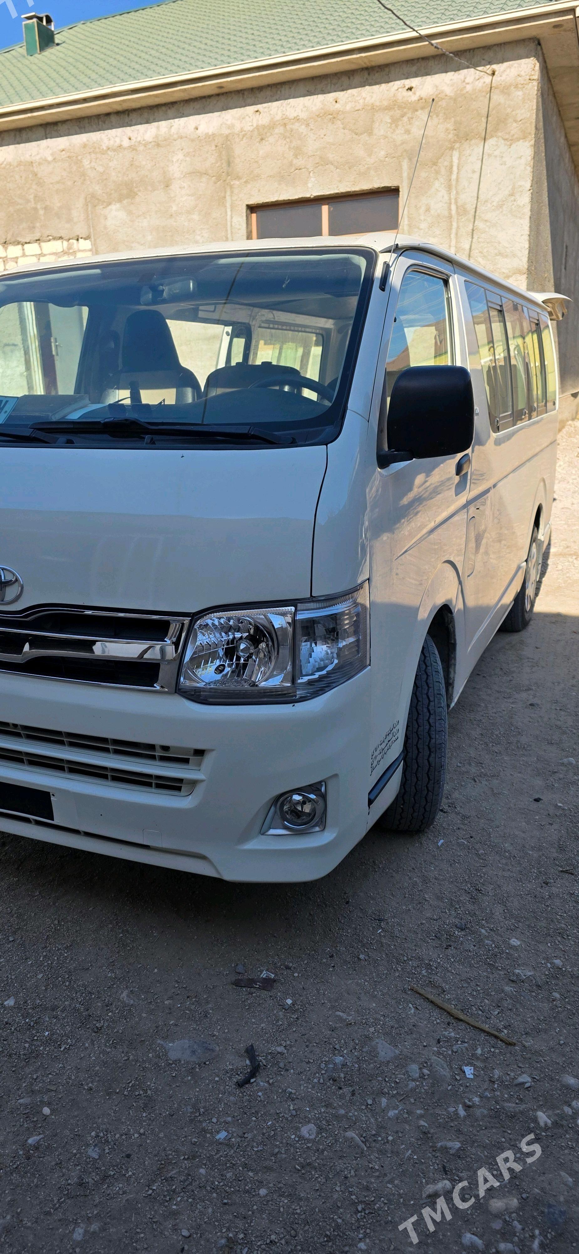 Toyota Hiace 2006 - 190 000 TMT - Балканабат - img 2