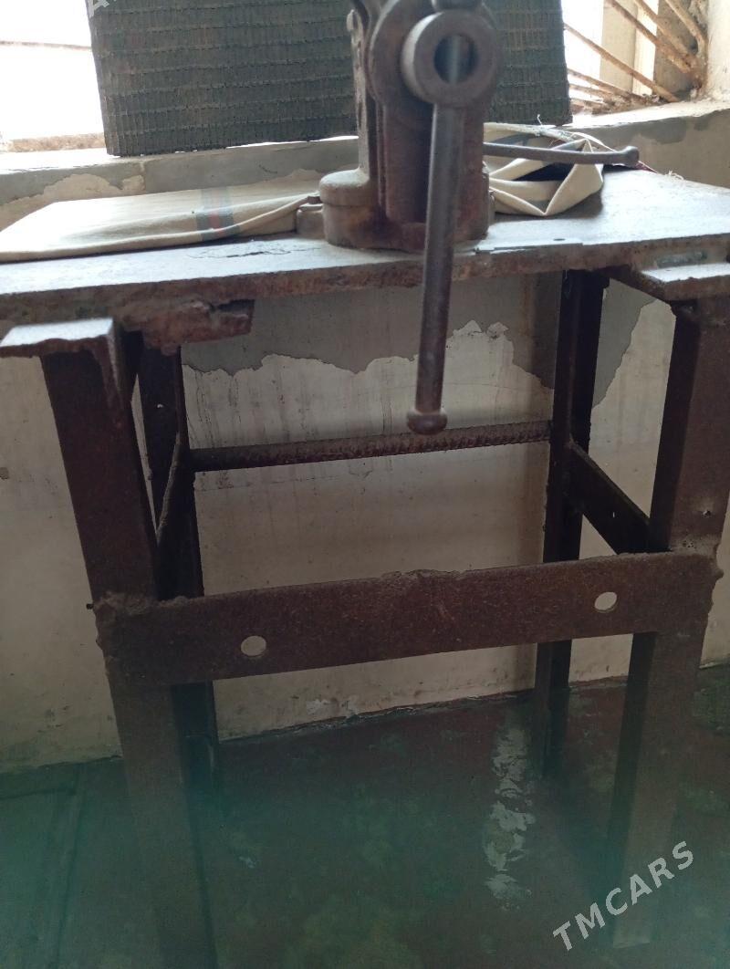 Тиски и ножка для сапож - Türkmenabat - img 1