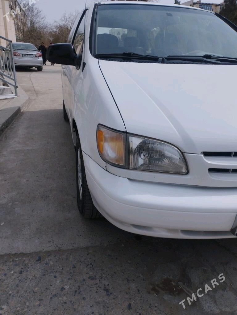 Toyota Sienna 2000 - 160 000 TMT - Туркменабат - img 1
