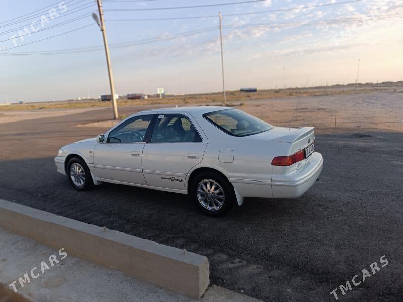 Toyota Camry 2001 - 145 000 TMT - Балканабат - img 1