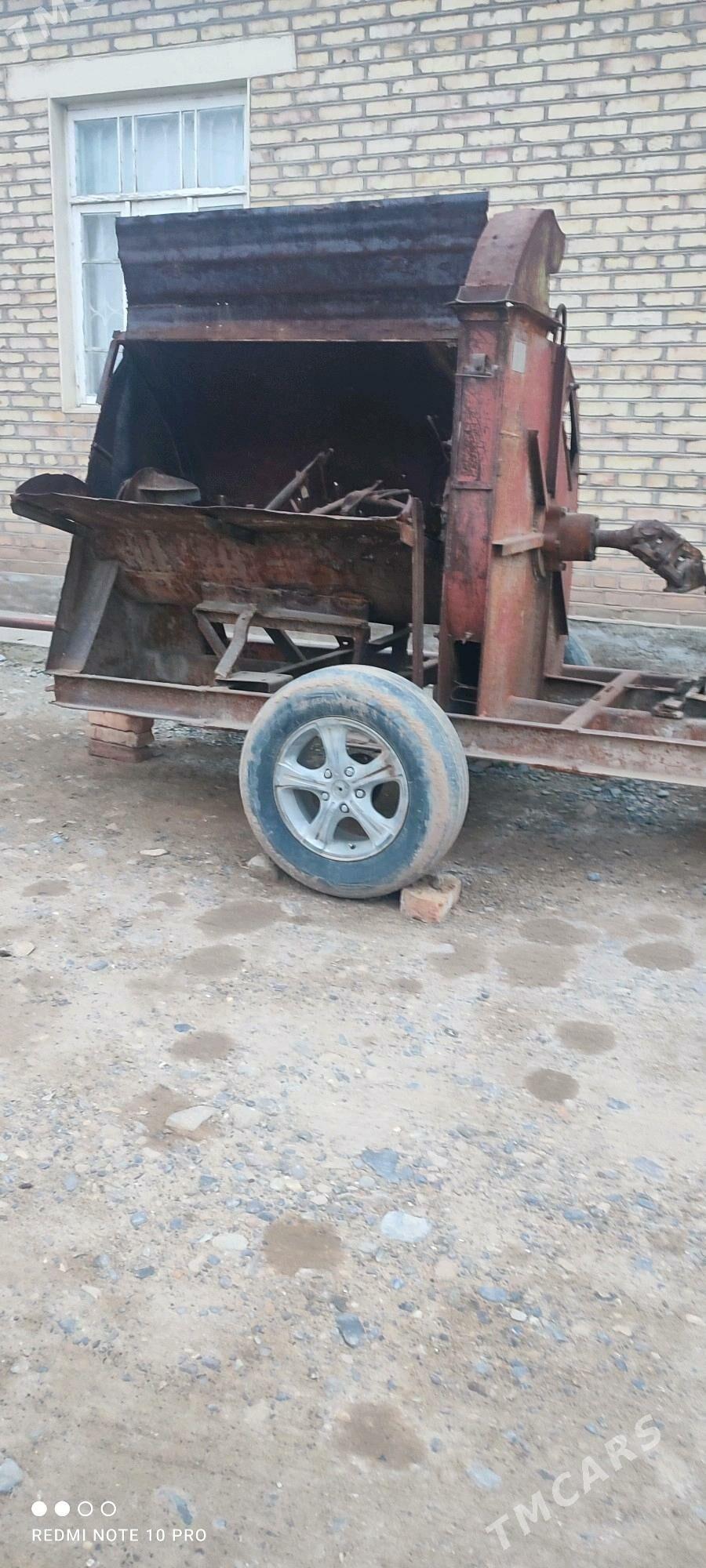 MTZ T-28 2005 - 16 000 TMT - Babadaýhan - img 1