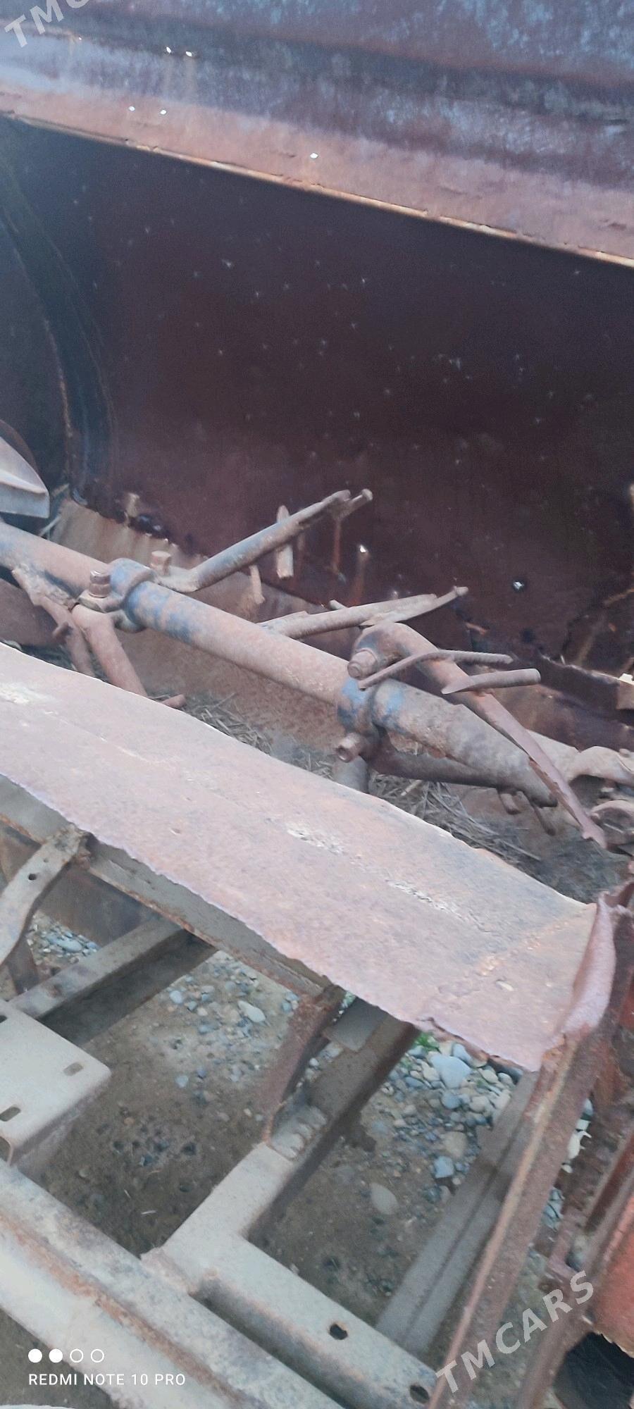 MTZ T-28 2005 - 16 000 TMT - Babadaýhan - img 3