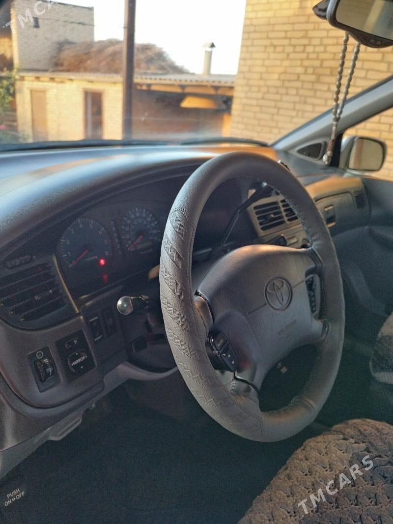 Toyota Sienna 2002 - 198 000 TMT - Керки - img 2