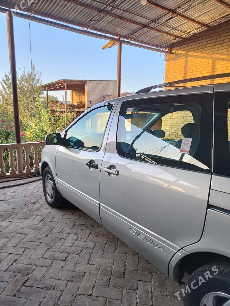 Toyota Sienna 2002 - 198 000 TMT - Керки - img 5