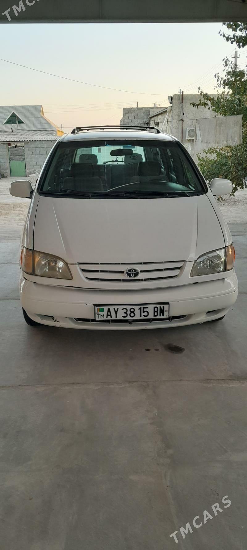 Toyota Sienna 2001 - 150 000 TMT - Этрек - img 1