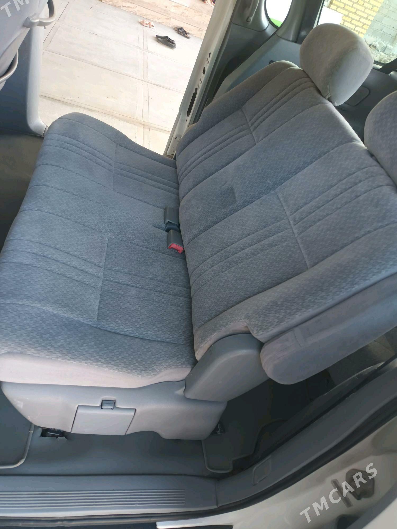 Toyota Sienna 2002 - 210 000 TMT - Бабадайхан - img 2