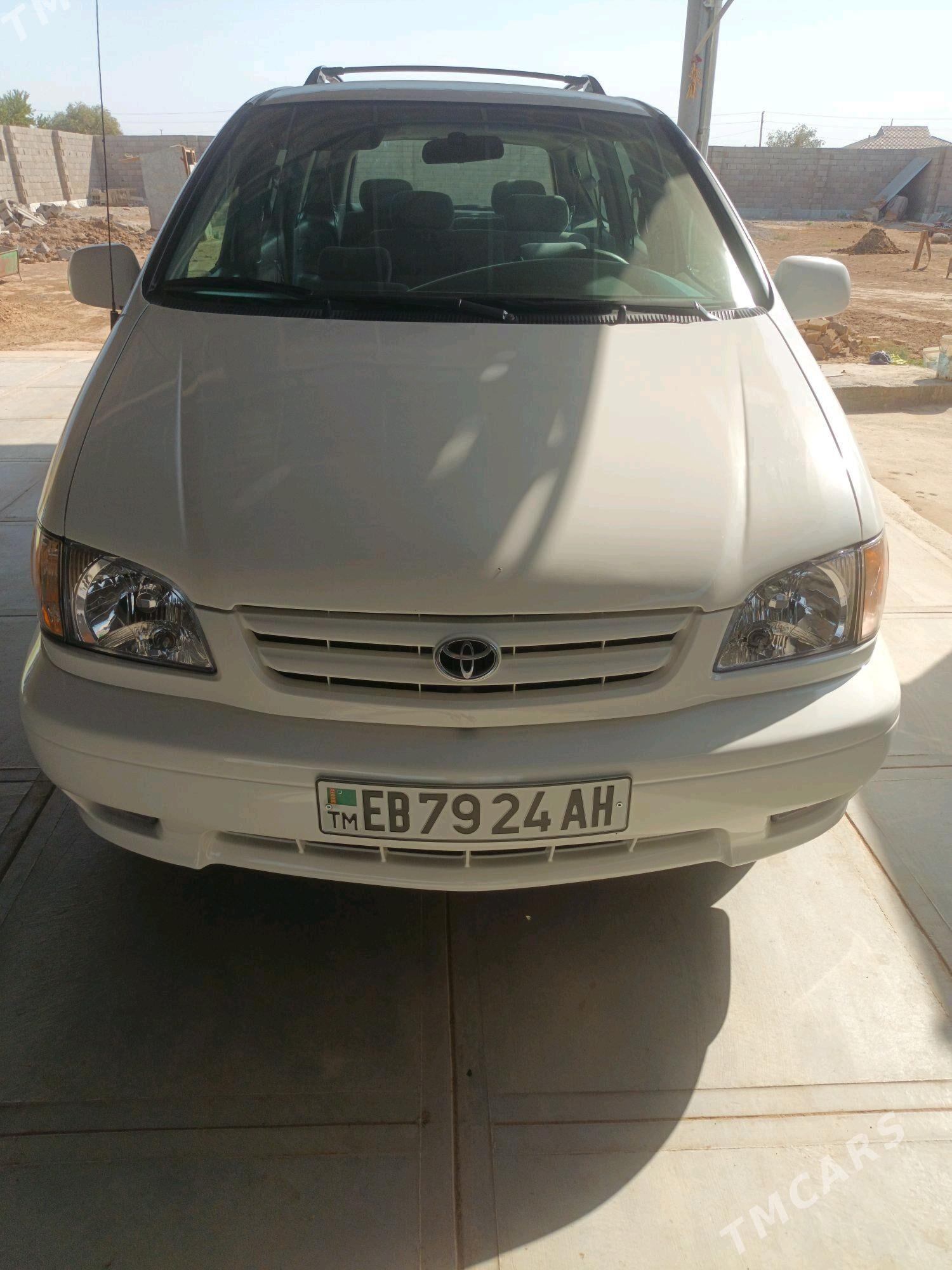 Toyota Sienna 2002 - 210 000 TMT - Бабадайхан - img 4