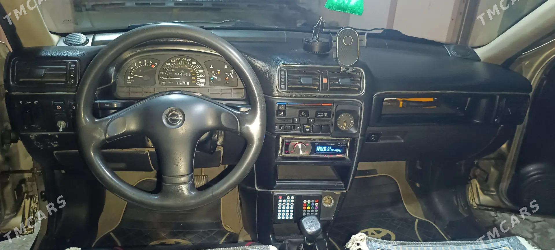 Opel Vectra 1992 - 36 000 TMT - Kerki - img 3