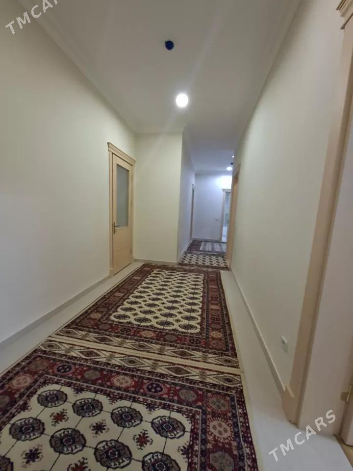 Çehow elitka 9 et 4kom 200m2 - Çehow köç. (A.Nyýazow şaýoly) - img 1