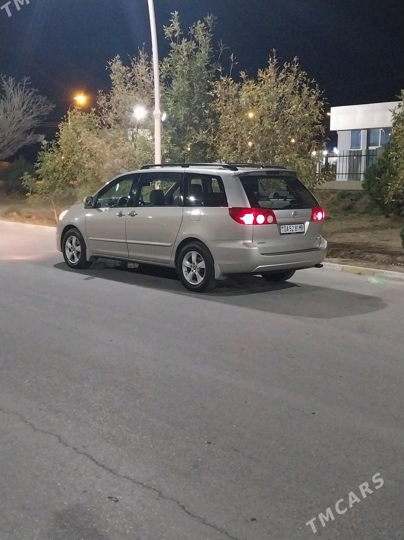 Toyota Sienna 2008 - 220 000 TMT - Мары - img 2