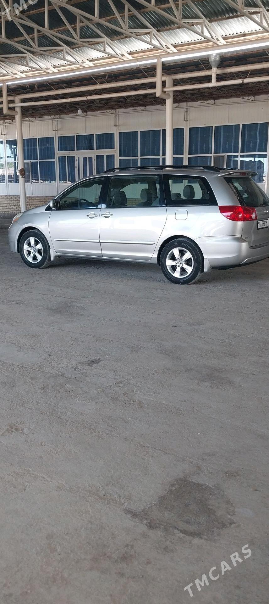 Toyota Sienna 2008 - 220 000 TMT - Мары - img 3