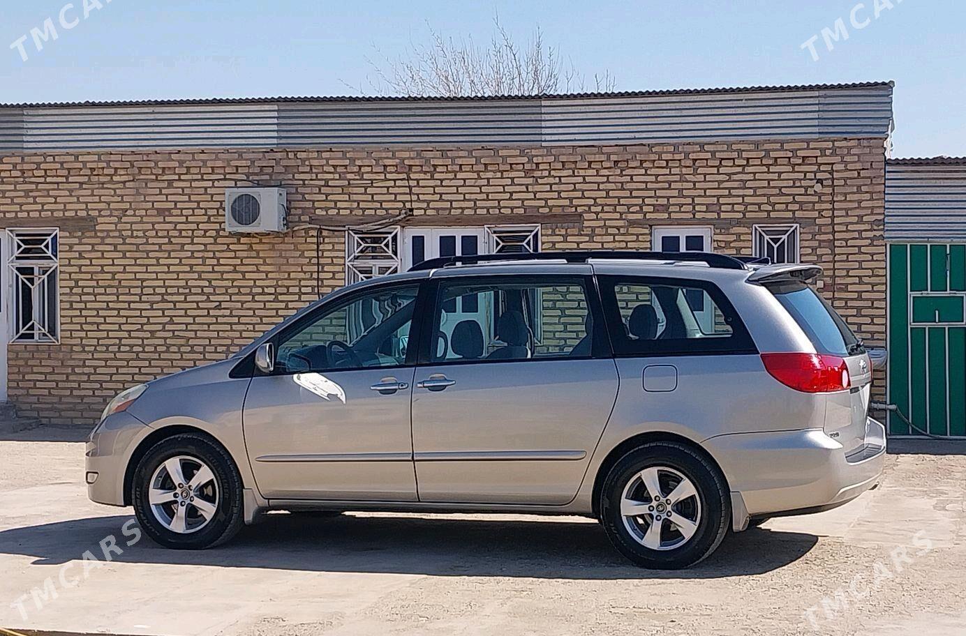 Toyota Sienna 2008 - 220 000 TMT - Мары - img 7