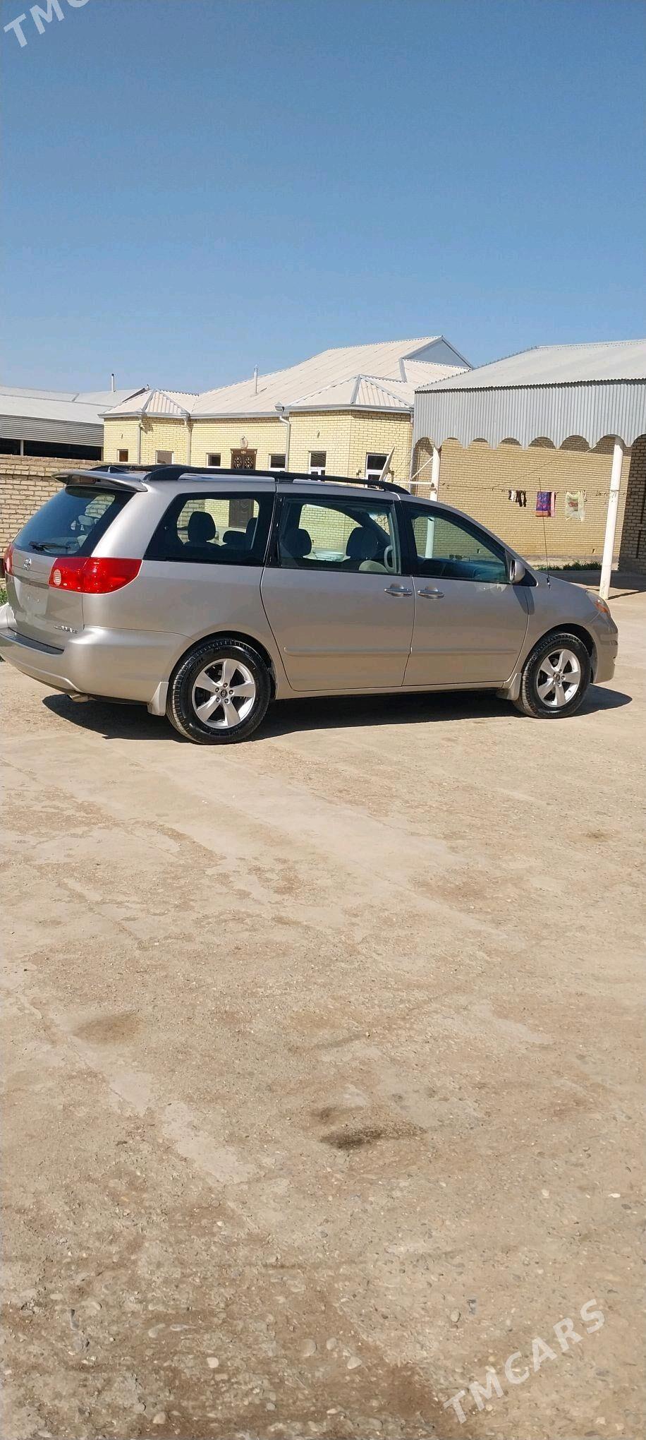 Toyota Sienna 2008 - 220 000 TMT - Мары - img 8