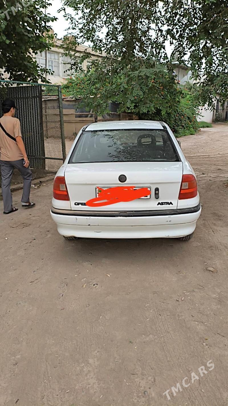 Opel Astra 1992 - 40 000 TMT - Гурбансолтан Едже - img 1