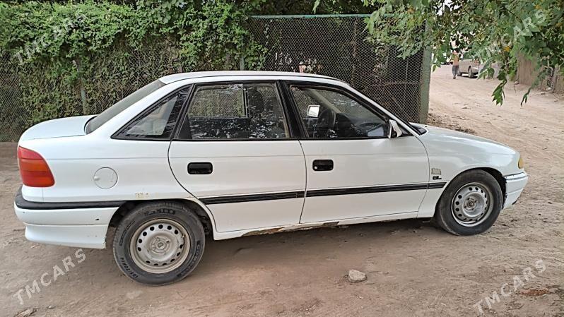 Opel Astra 1992 - 40 000 TMT - Гурбансолтан Едже - img 4