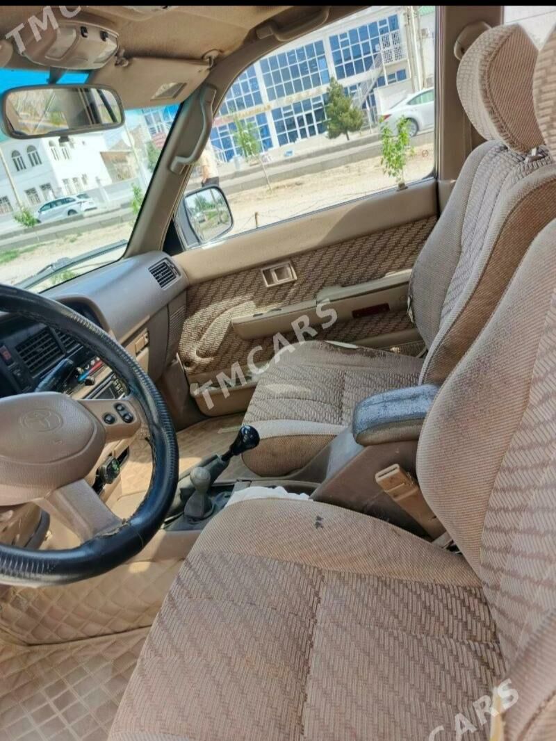 Toyota 4Runner 1995 - 90 000 TMT - Балканабат - img 5
