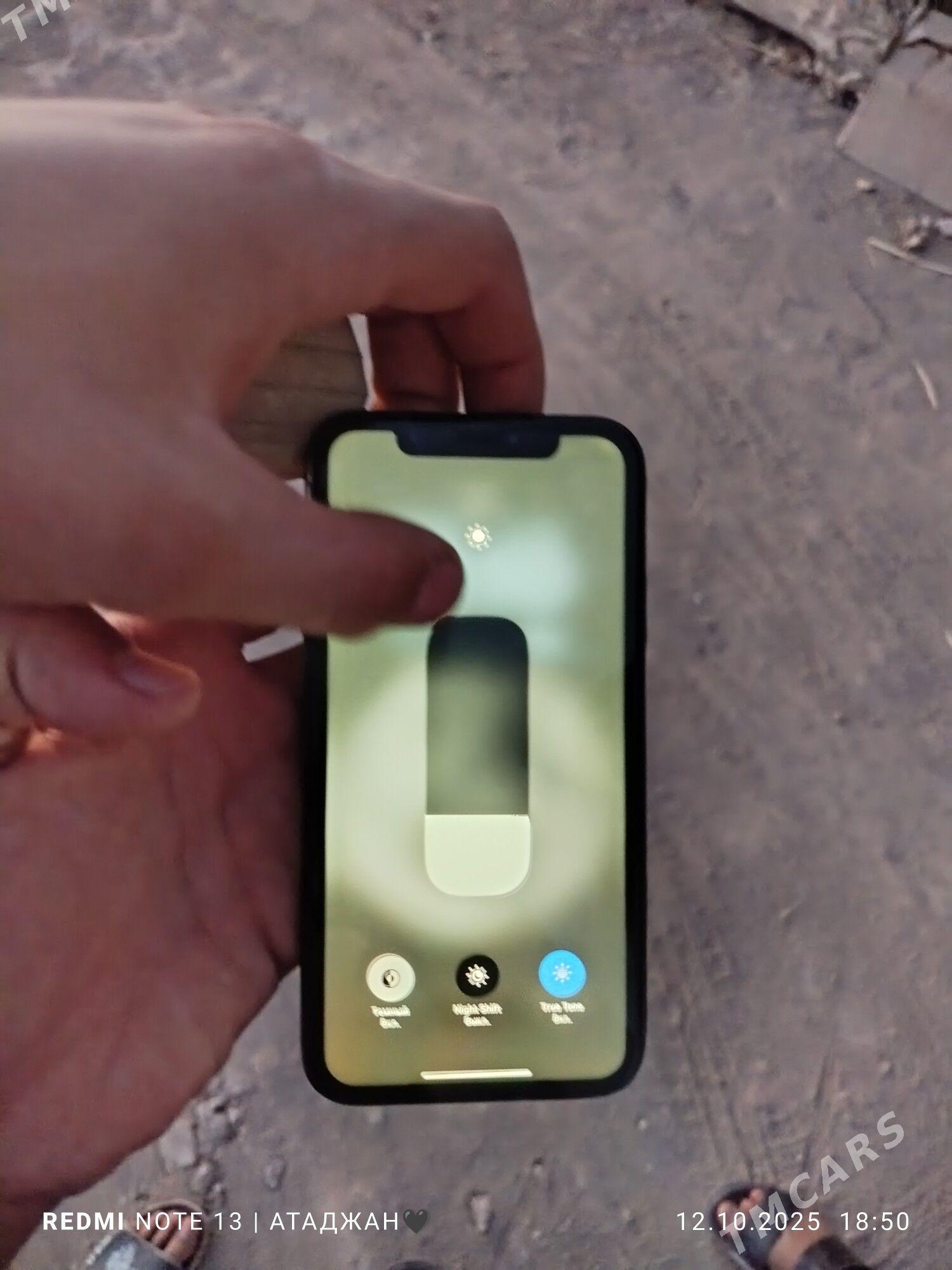 iphone xr - Gurbansoltan Eje - img 2