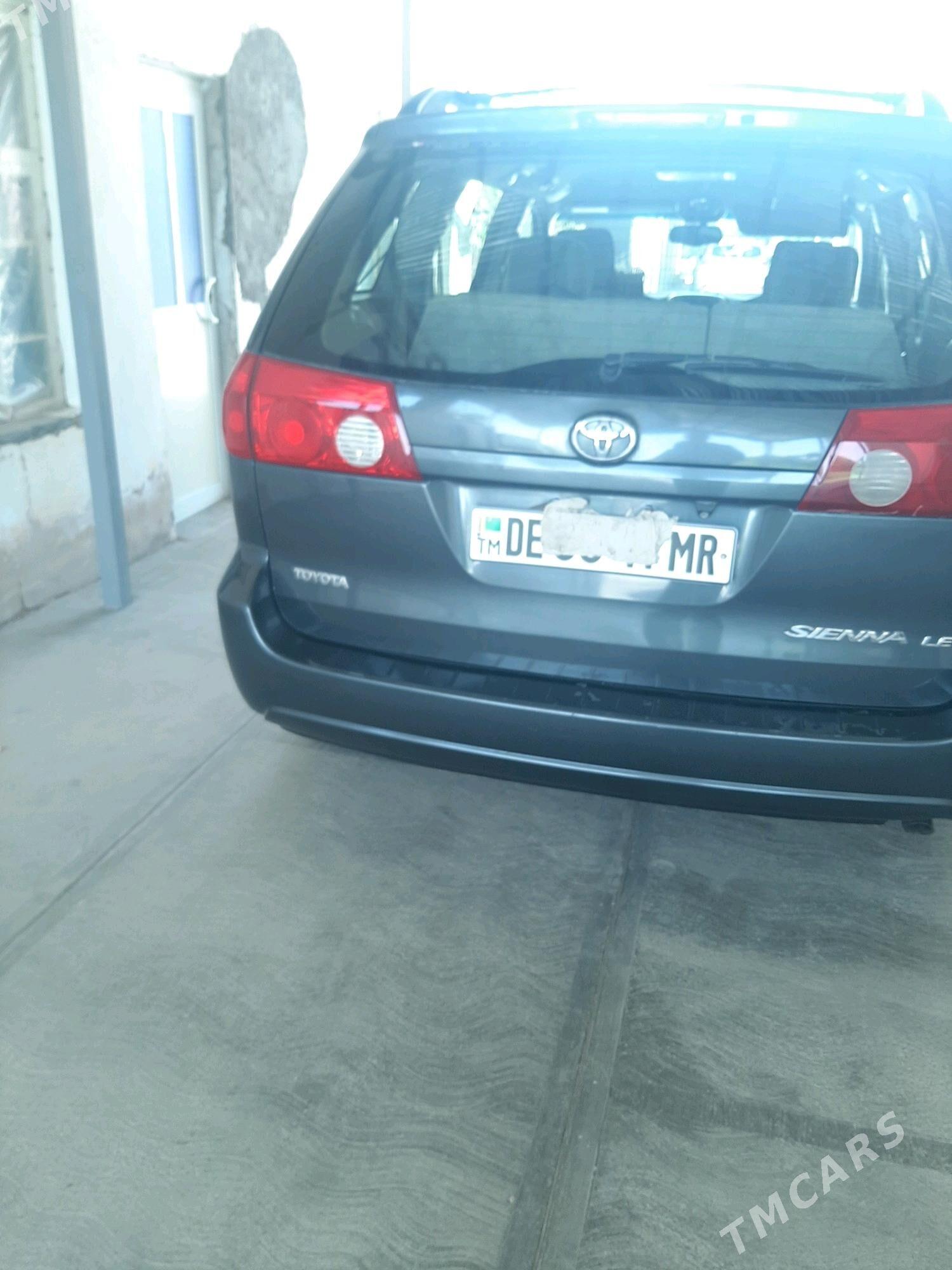 Toyota Sienna 2008 - 210 000 TMT - Тагтабазар - img 4