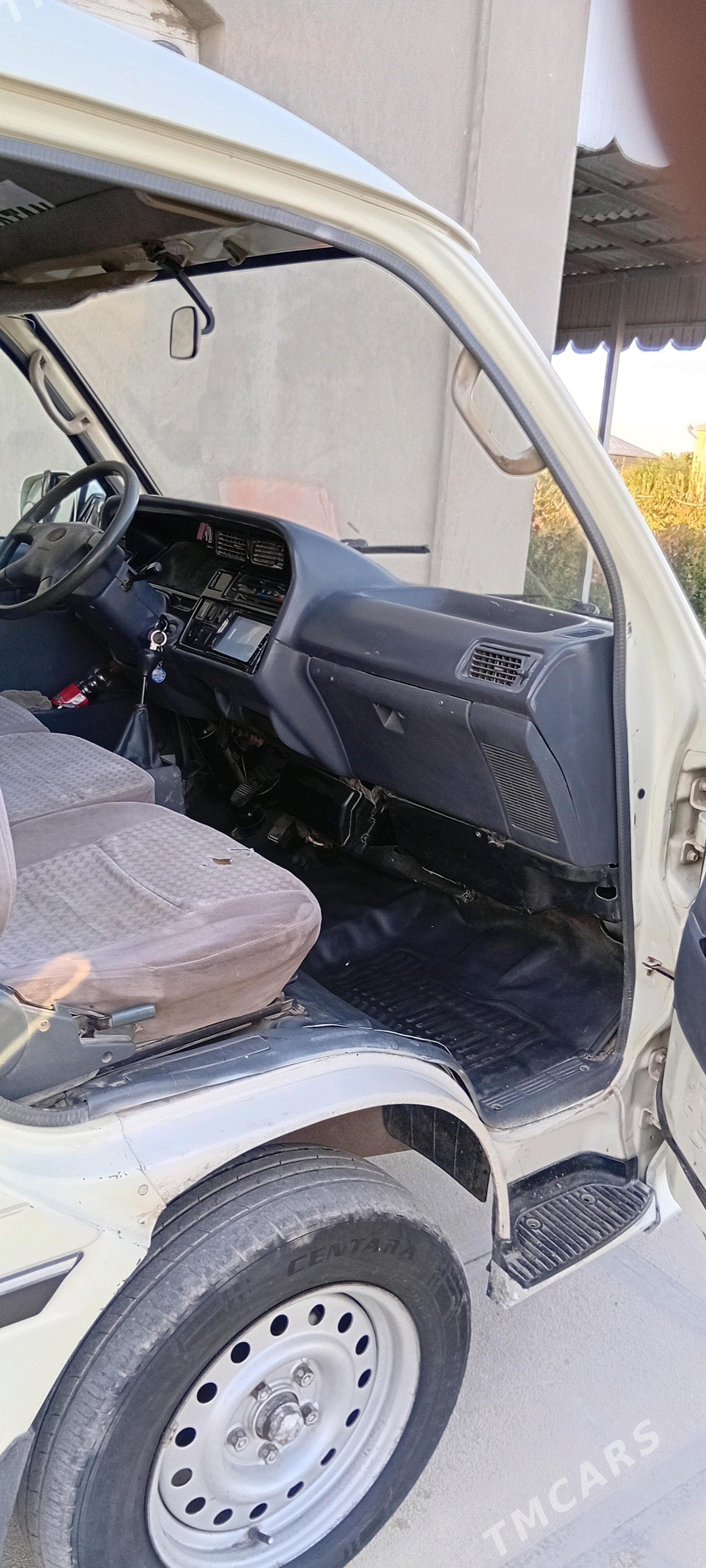 Toyota Hiace 2011 - 110 000 TMT - Мары - img 3