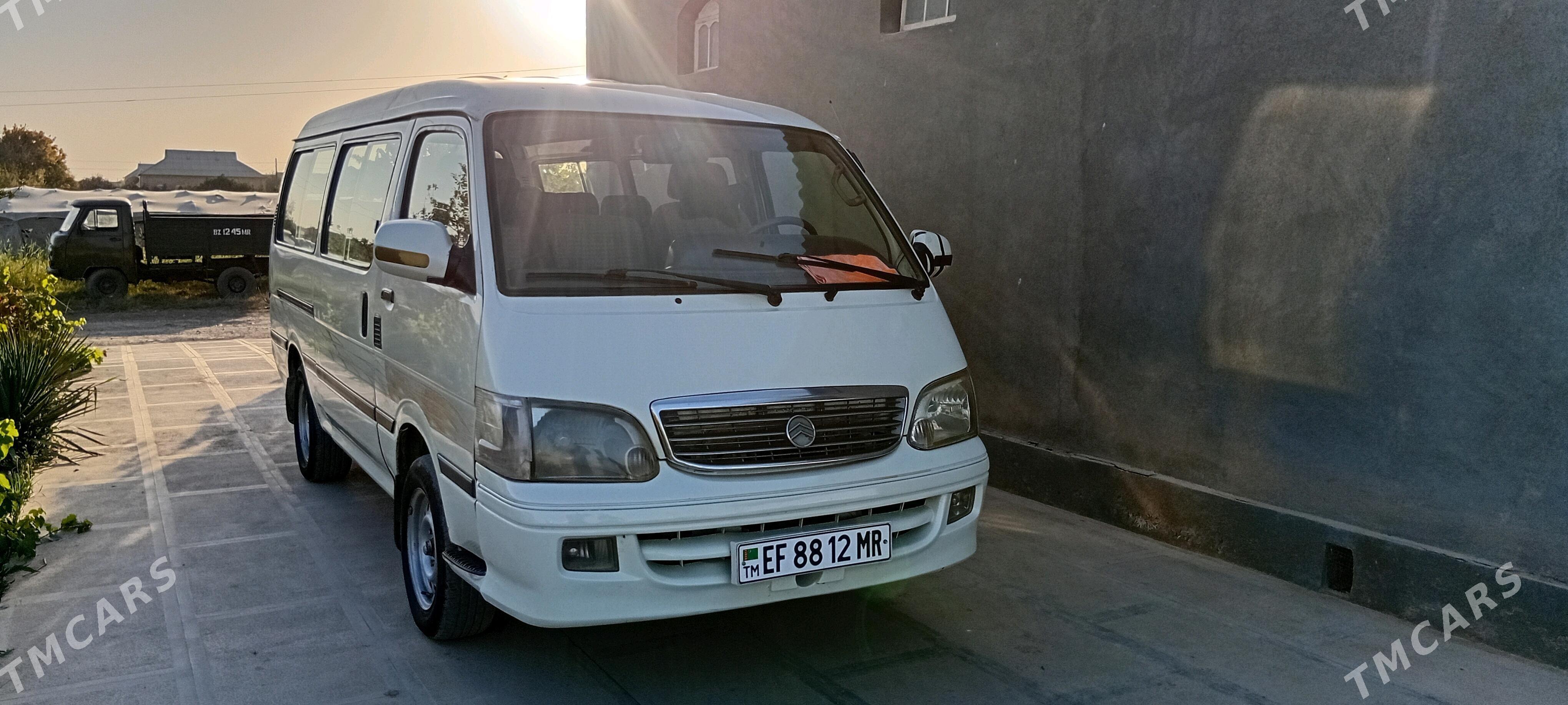 Toyota Hiace 2011 - 110 000 TMT - Мары - img 7
