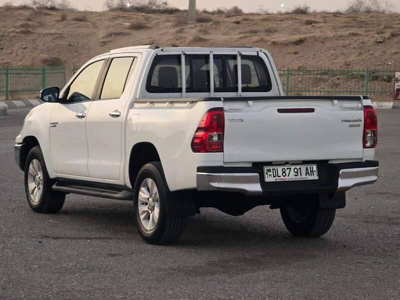 Toyota Hilux 2020 - 520 000 TMT - Ашхабад - img 8