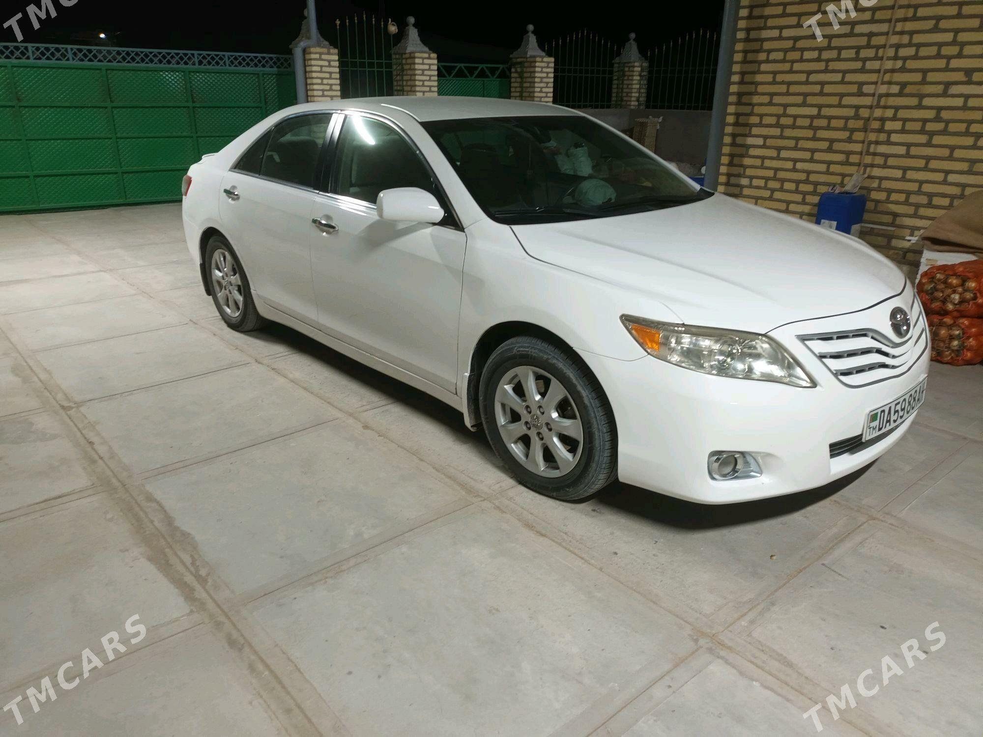 Toyota Camry 2010 - 190 000 TMT - Бабадайхан - img 3
