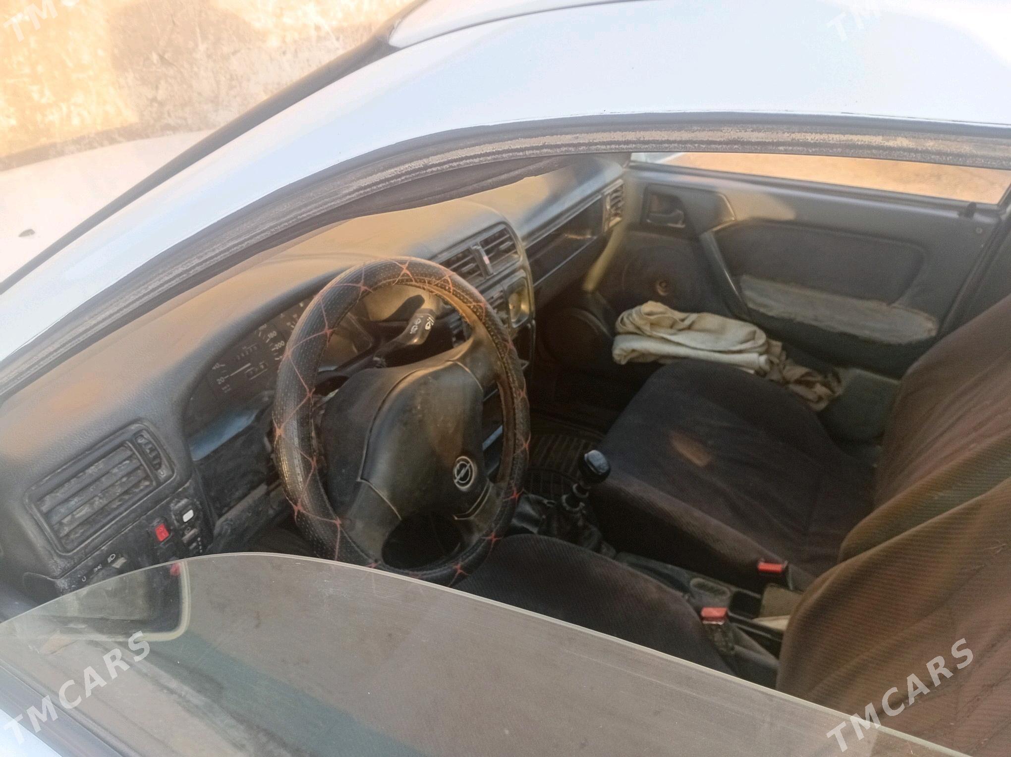 Opel Vectra 1990 - 22 000 TMT - Серахс - img 6