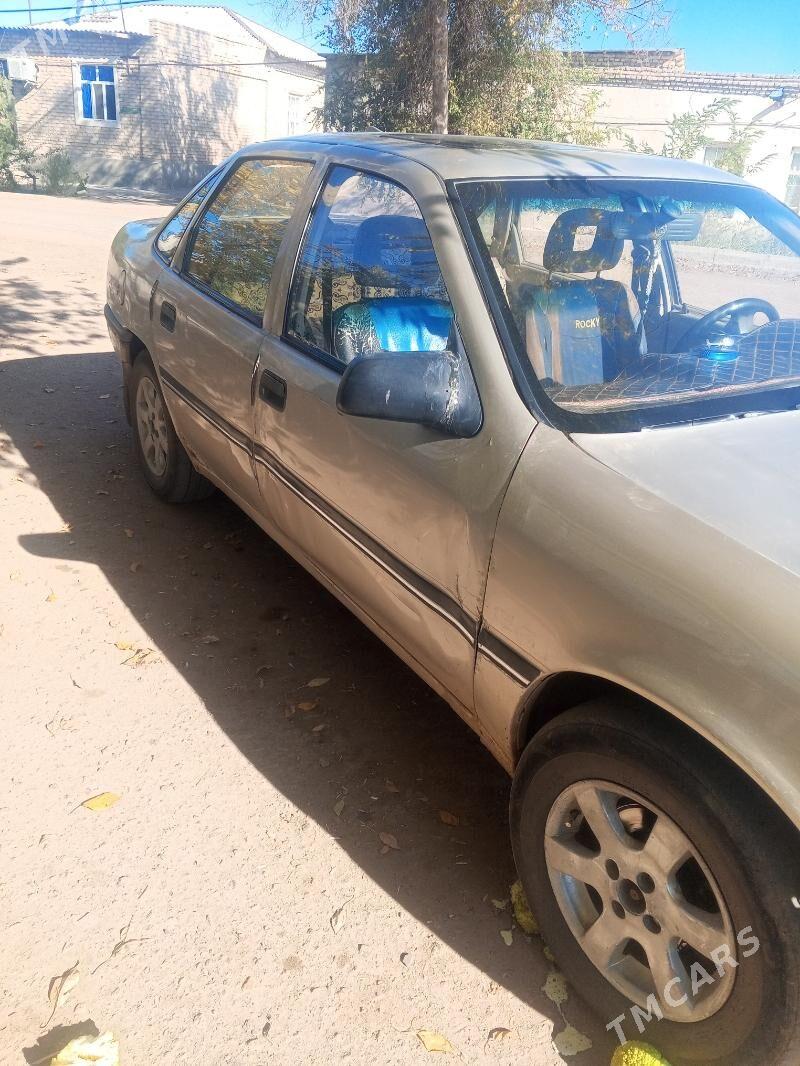 Opel Vectra 1990 - 25 000 TMT - Губадаг - img 2