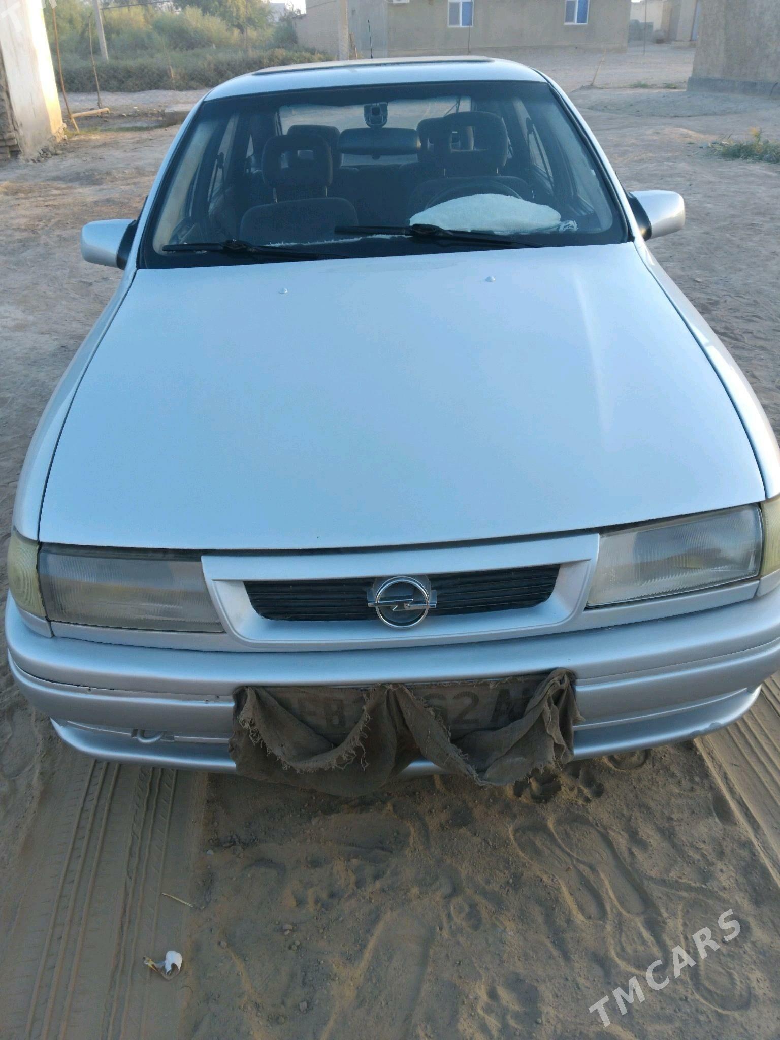 Opel Vectra 1989 - 29 000 TMT - Теджен - img 1