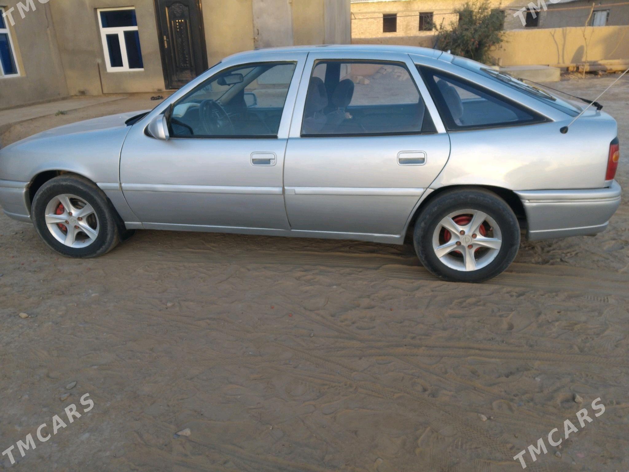Opel Vectra 1989 - 29 000 TMT - Теджен - img 4