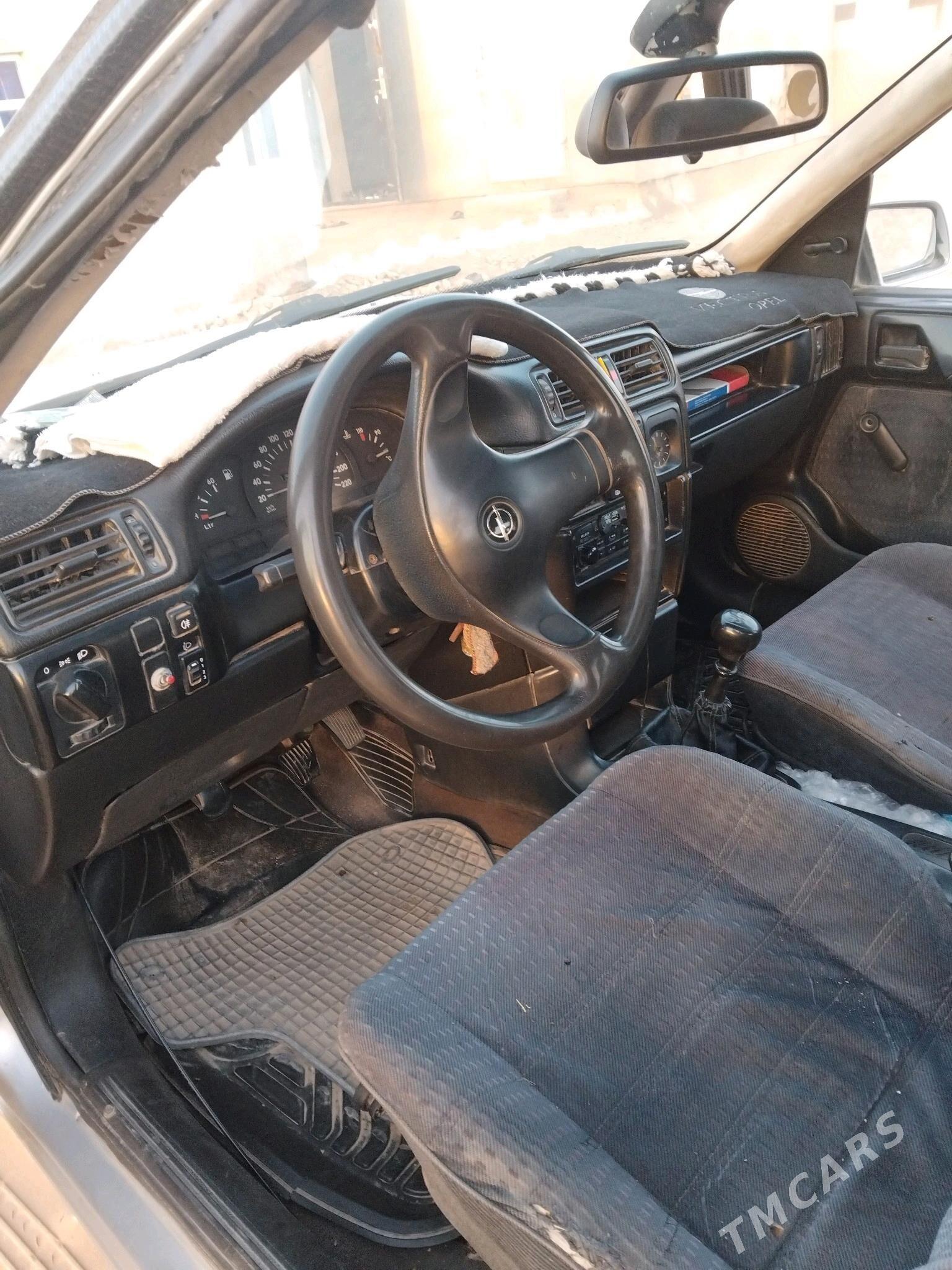 Opel Vectra 1989 - 29 000 TMT - Теджен - img 2