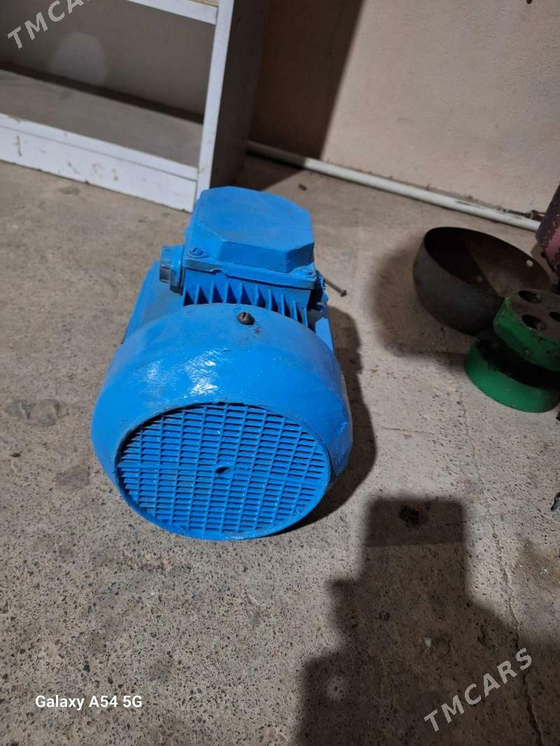 dwigatel двигатель 1.1kw - Büzmeýin - img 3