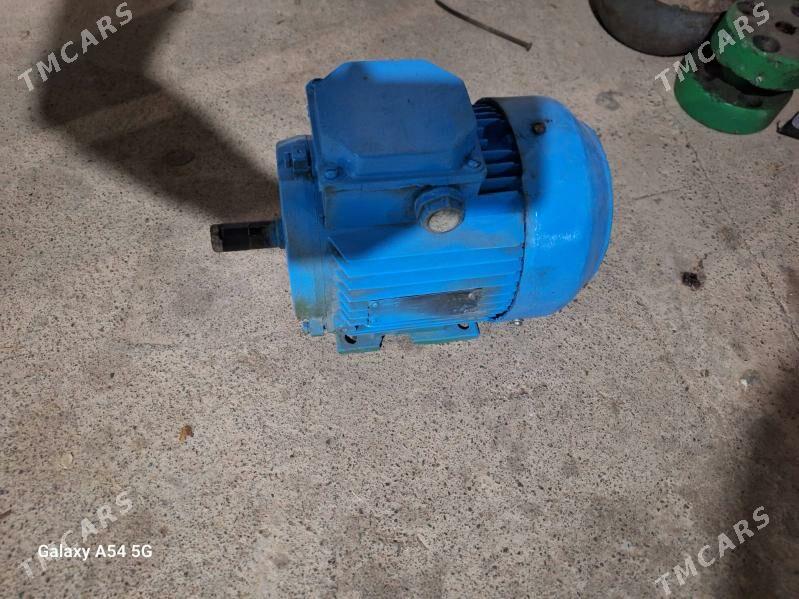 dwigatel двигатель 1.1kw - Büzmeýin - img 2