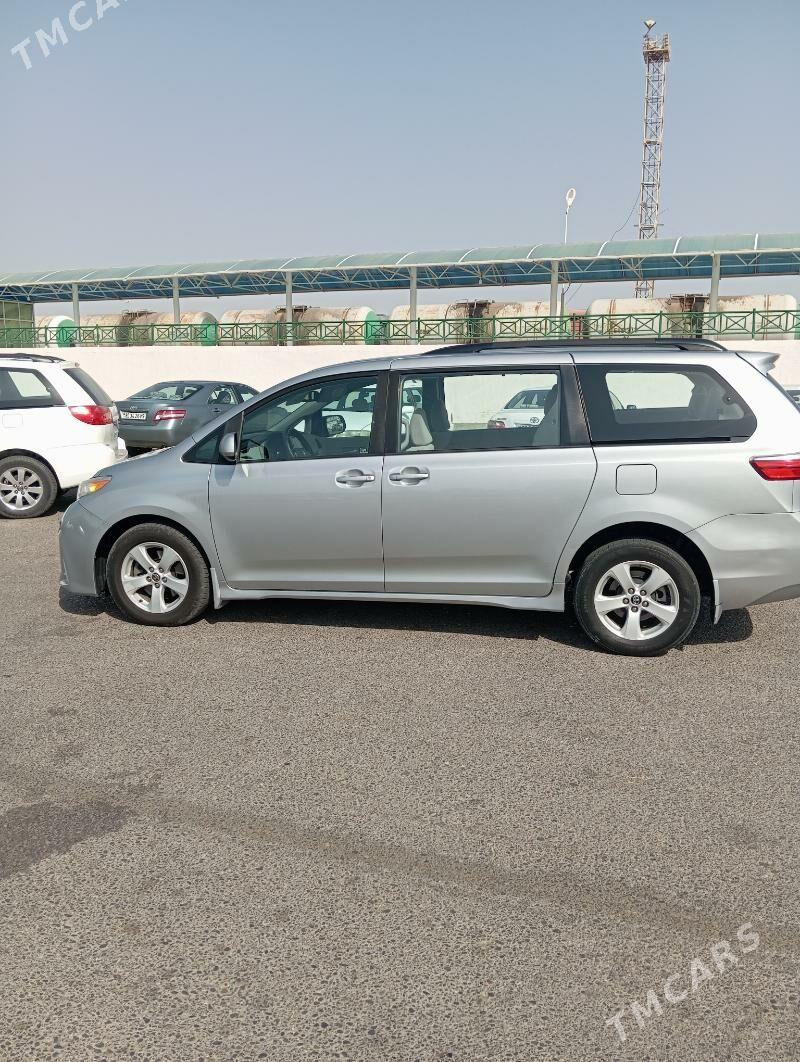 Toyota Sienna 2019 - 410 000 TMT - Мары - img 4