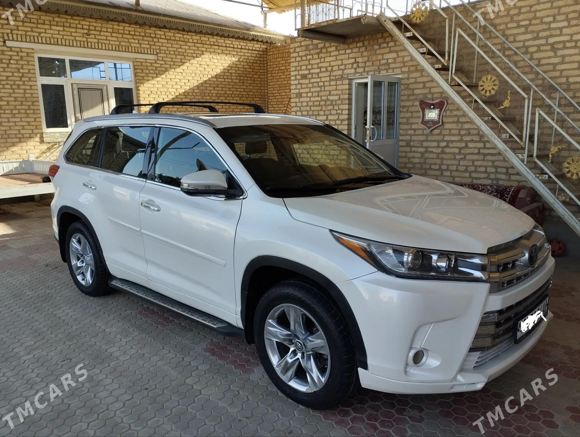 Toyota Highlander 2017 - 400 000 TMT - Сакарчага - img 4