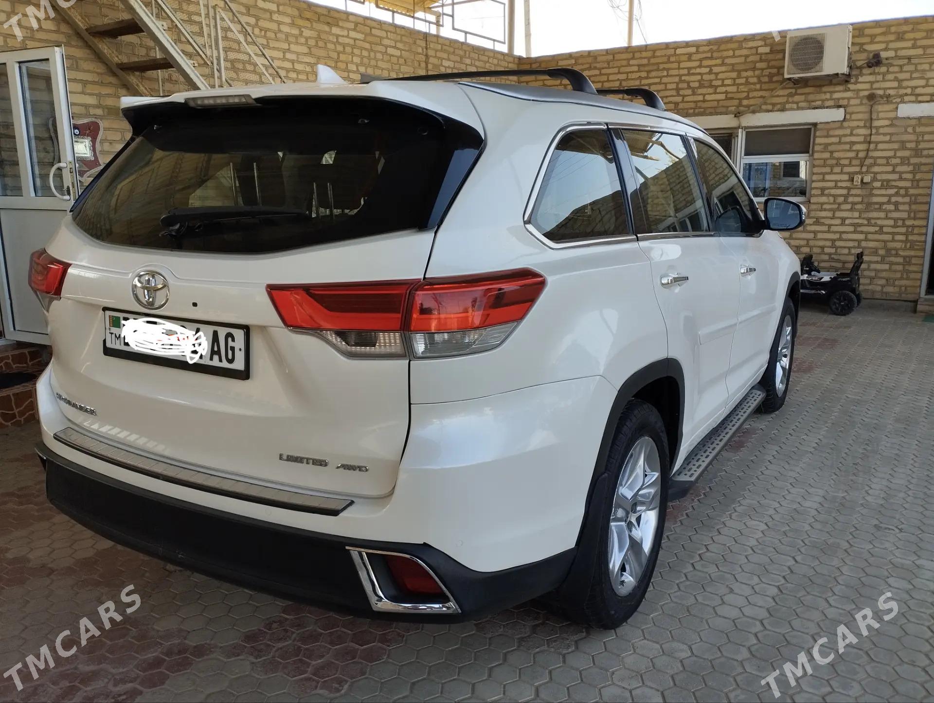 Toyota Highlander 2017 - 400 000 TMT - Сакарчага - img 3