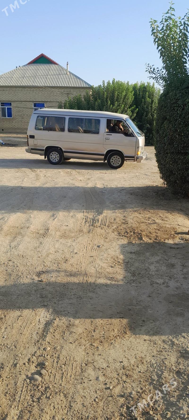 Toyota Hiace 1987 - 50 000 TMT - Мургап - img 4