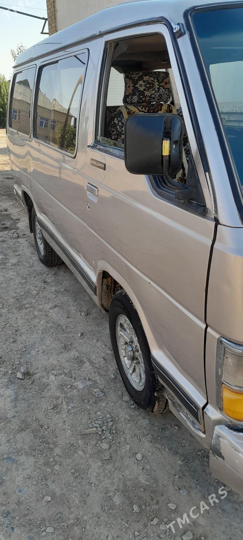 Toyota Hiace 1987 - 50 000 TMT - Мургап - img 1