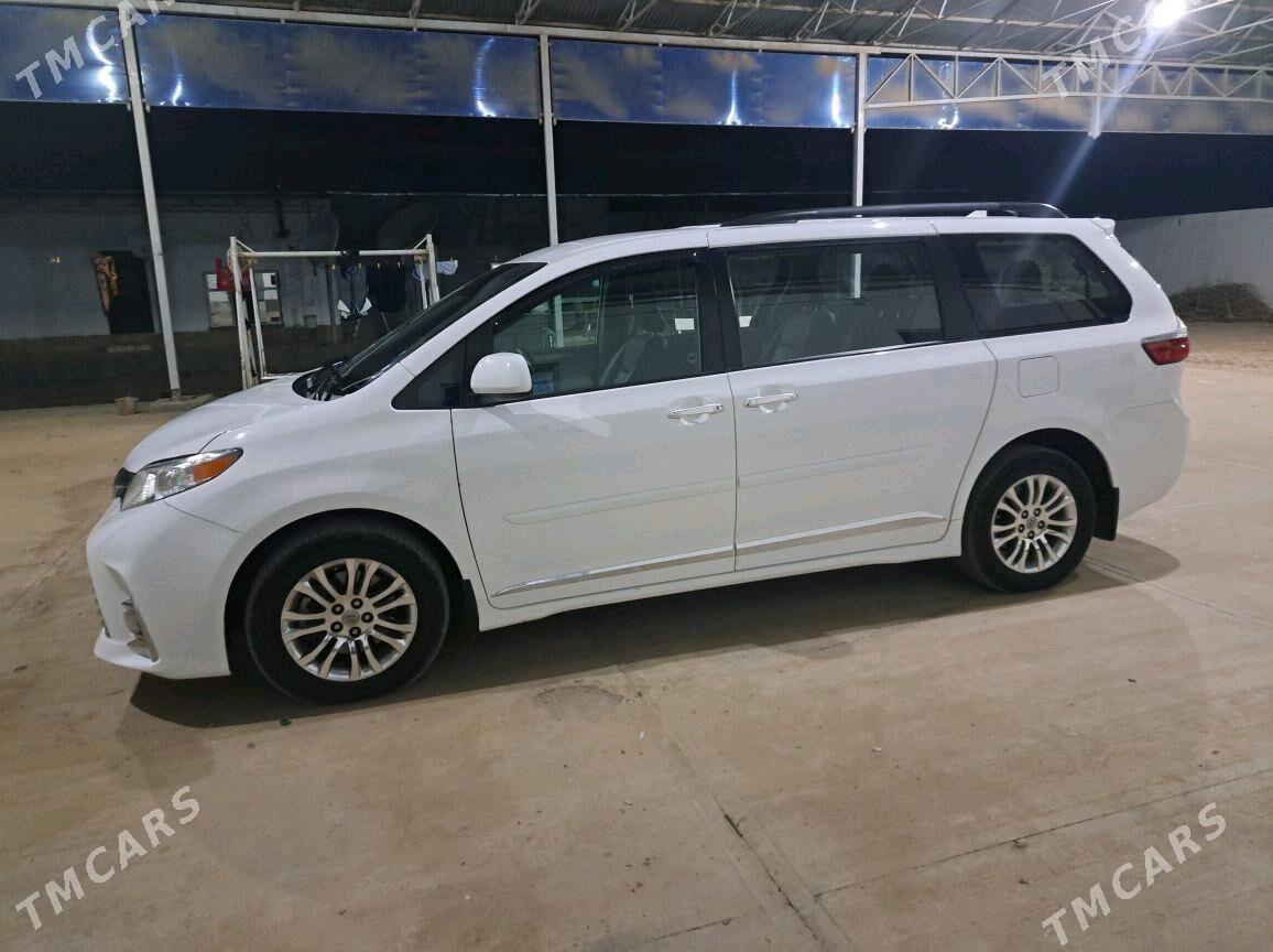 Toyota Sienna 2020 - 500 000 TMT - Байрамали - img 2