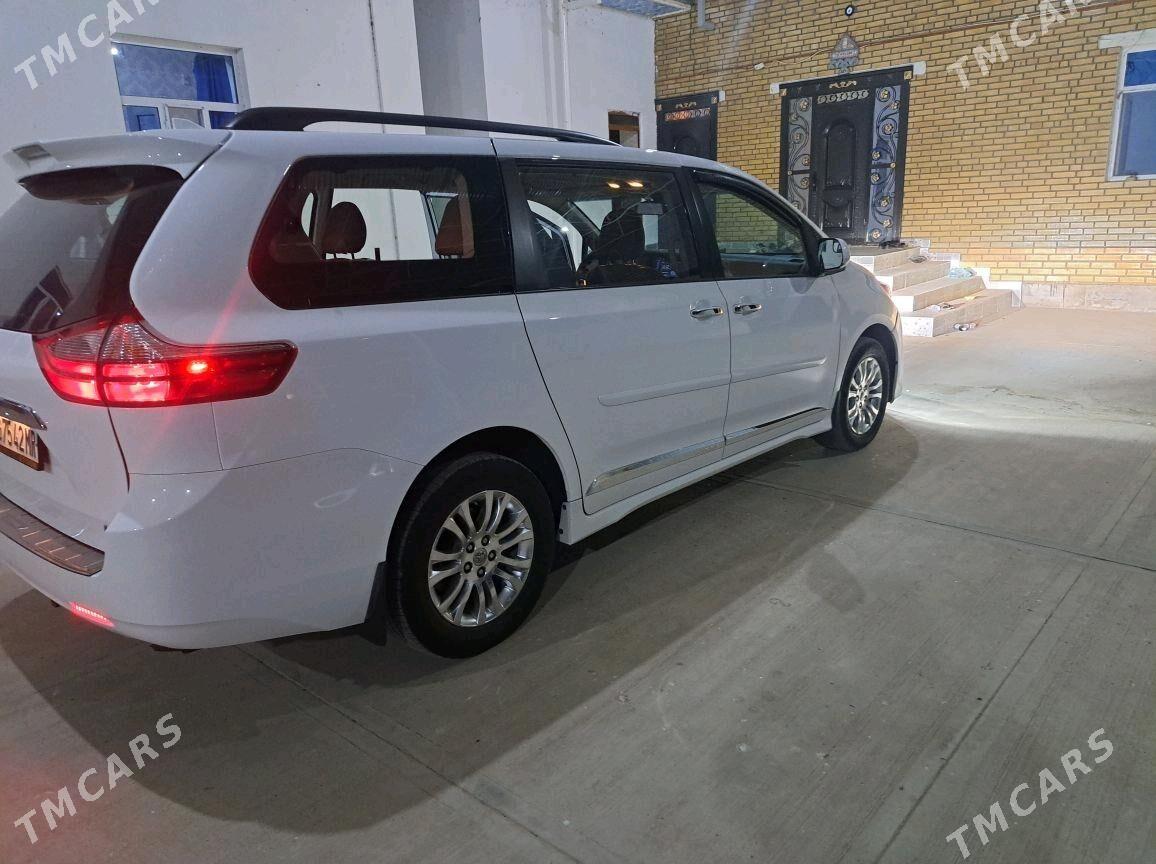 Toyota Sienna 2020 - 500 000 TMT - Байрамали - img 4
