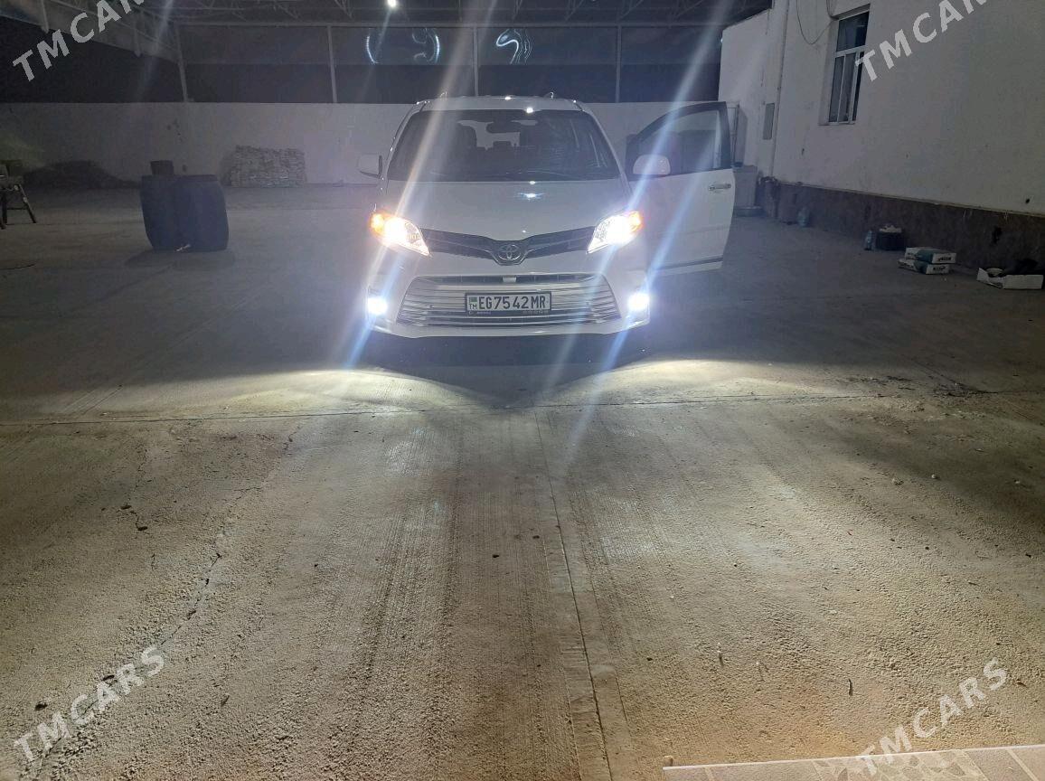 Toyota Sienna 2020 - 500 000 TMT - Байрамали - img 5