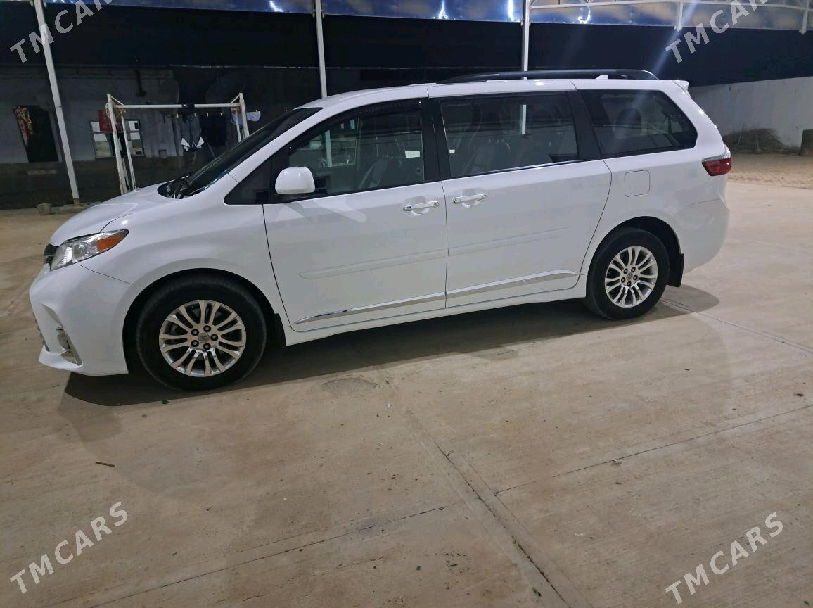 Toyota Sienna 2020 - 500 000 TMT - Байрамали - img 9