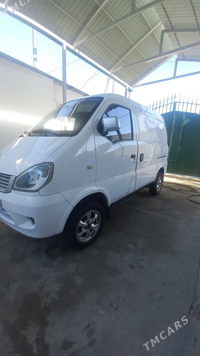 Toyota Hiace 2005 - 70 000 TMT - Бузмеин - img 3
