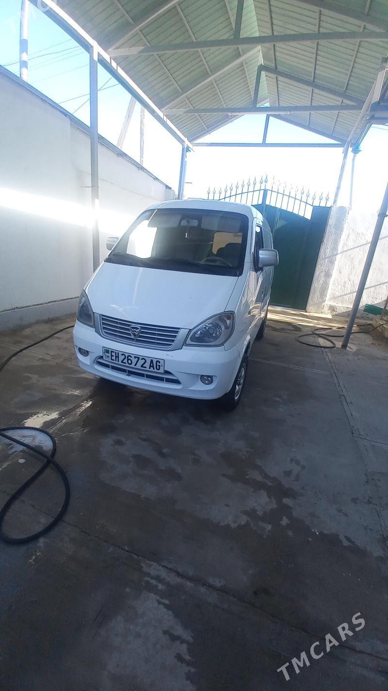 Toyota Hiace 2005 - 70 000 TMT - Бузмеин - img 5
