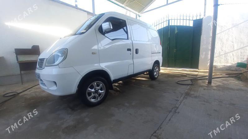 Toyota Hiace 2005 - 70 000 TMT - Бузмеин - img 4