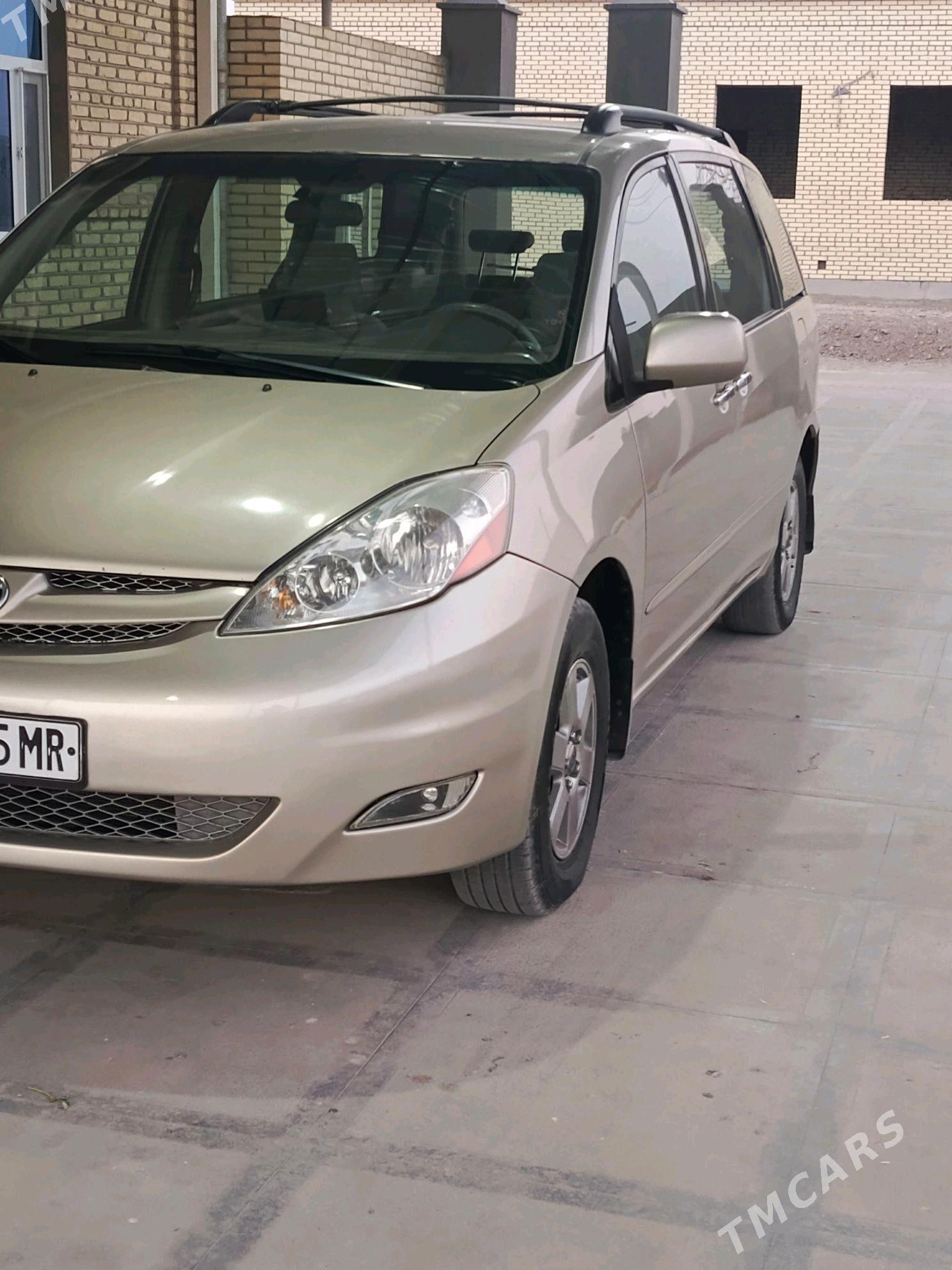 Toyota Sienna 2008 - 240 000 TMT - Мары - img 1