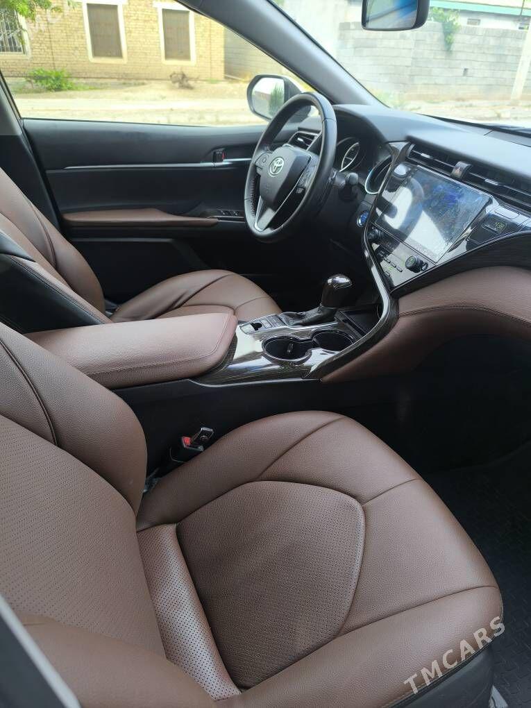 Toyota Camry 2020 - 230 000 TMT - Бузмеин - img 2