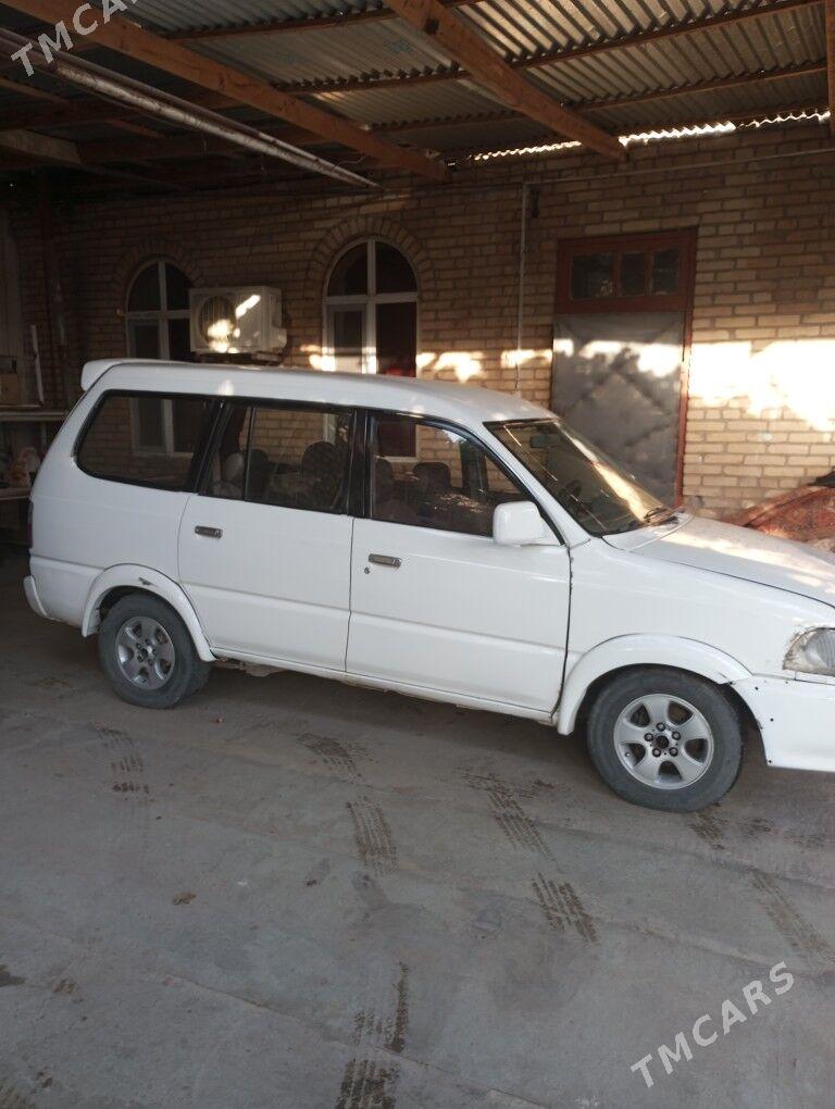 Toyota Hiace 2002 - 50 000 TMT - Туркменабат - img 1